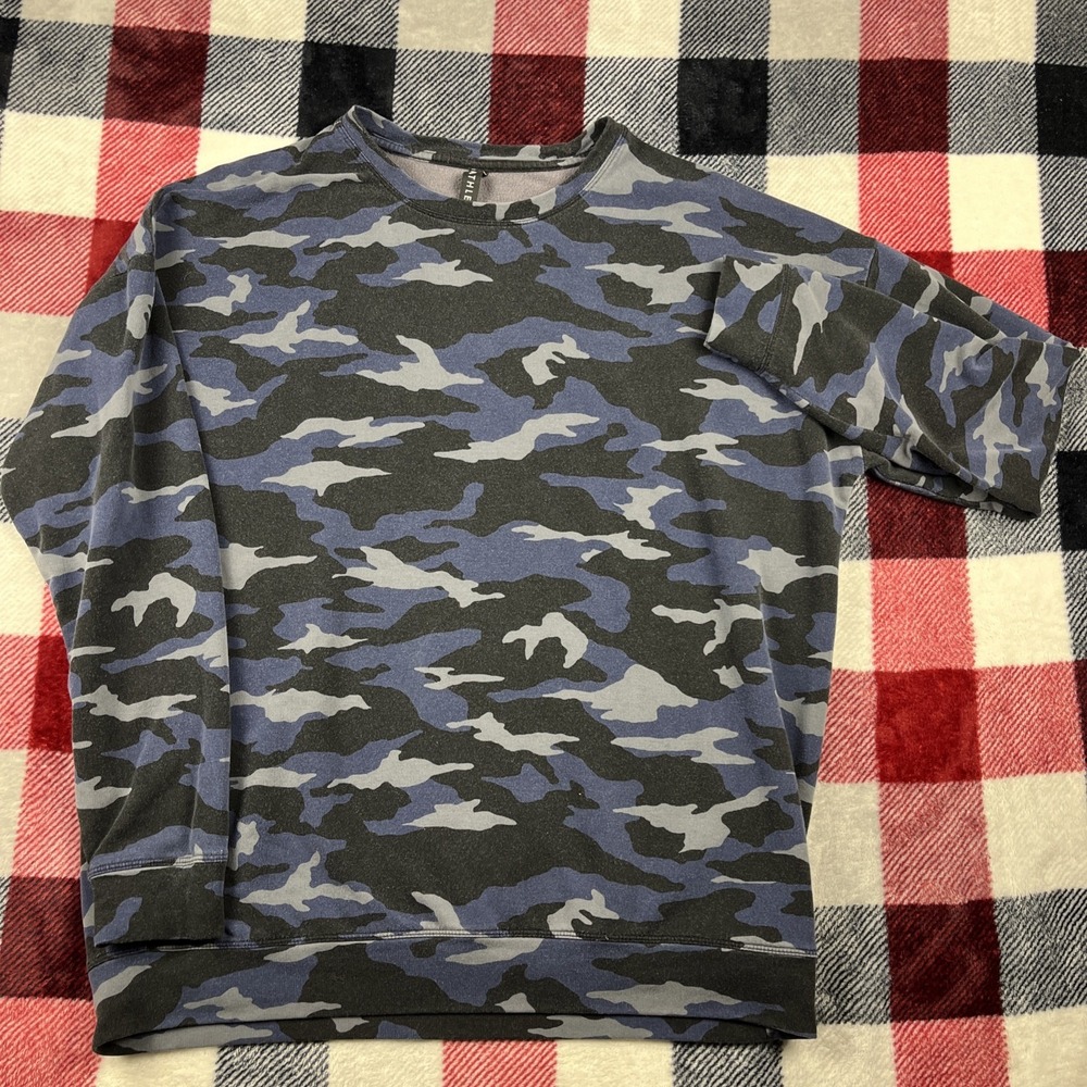 Athleta Sweater Womens Medium Camo Pullover Sweatshirt Activewear